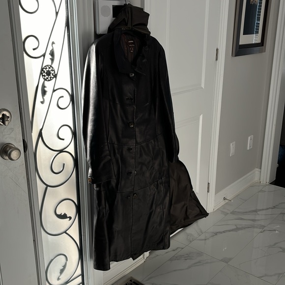 Danier long leather jacket size L - Picture 3 of 4